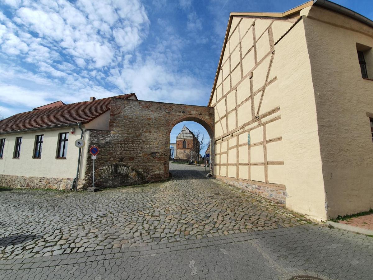 Grosses Offenes Loft Oder Kleine Gemuetliche Wohnung Mit Balkon Wolmirstedt Екстер'єр фото