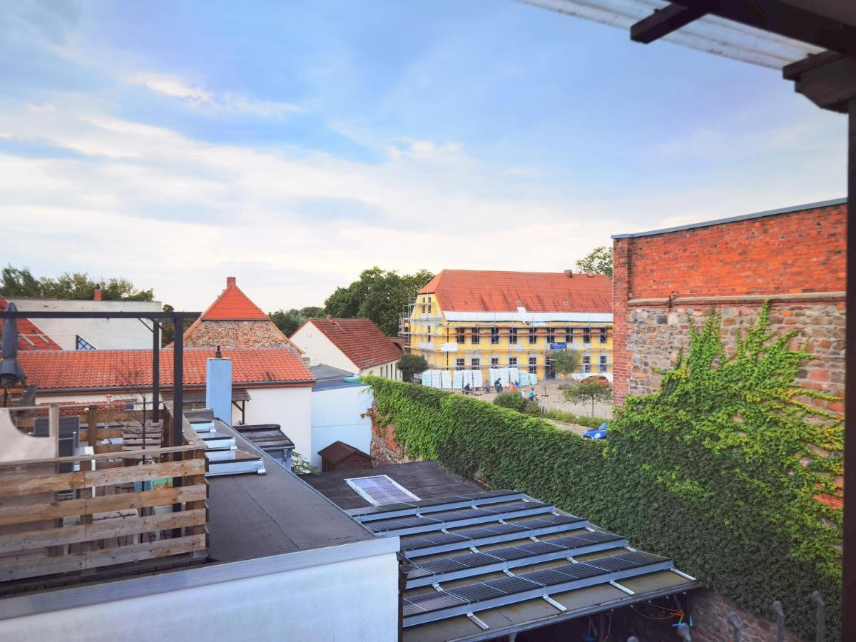 Grosses Offenes Loft Oder Kleine Gemuetliche Wohnung Mit Balkon Wolmirstedt Екстер'єр фото