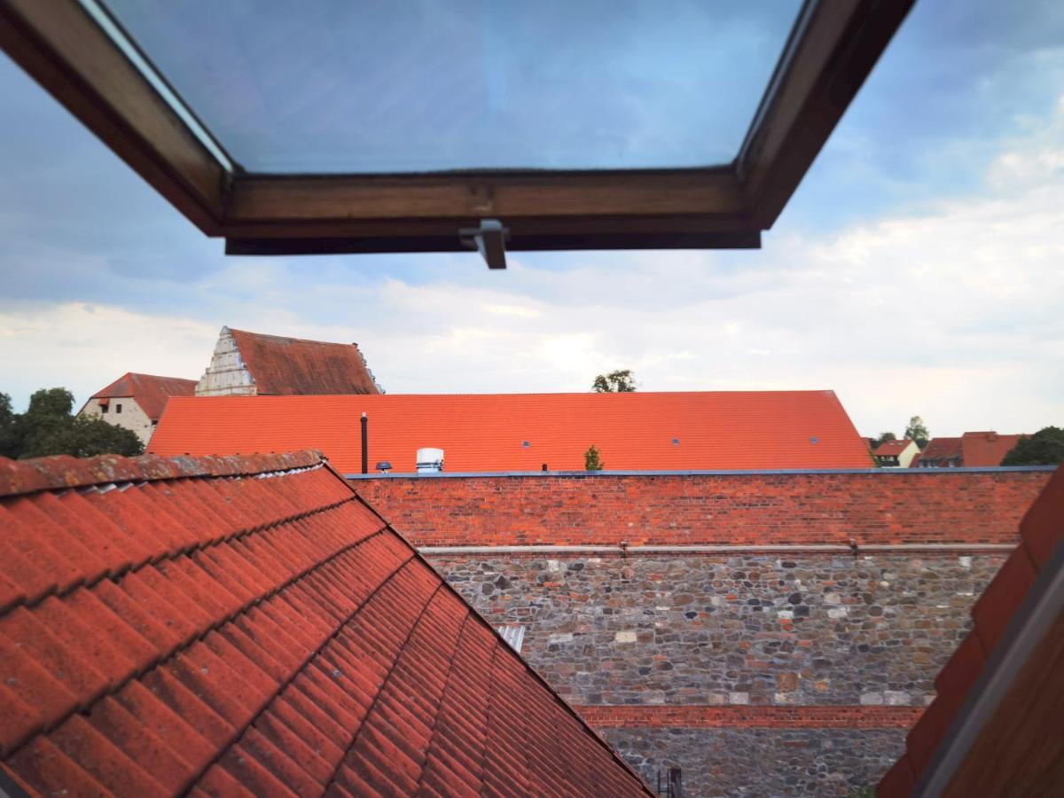 Grosses Offenes Loft Oder Kleine Gemuetliche Wohnung Mit Balkon Wolmirstedt Екстер'єр фото